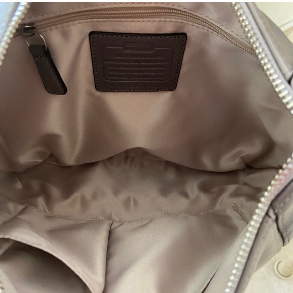 LIKE NEW COACH LEATHER SHOULDER BAG - Picture 3 of 7